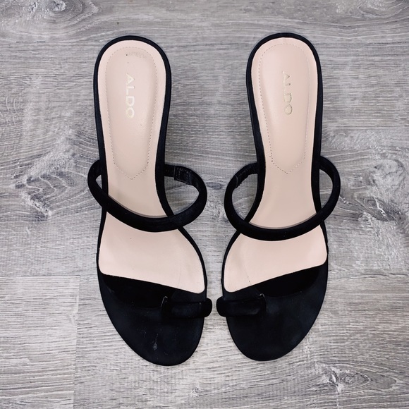 toe loop heeled sandals